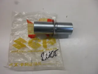 R1105 Suzuki GS 1000 E Bolzen Felge hinten 64730-45000 Distanzhülse Kettenrad - Bild 1