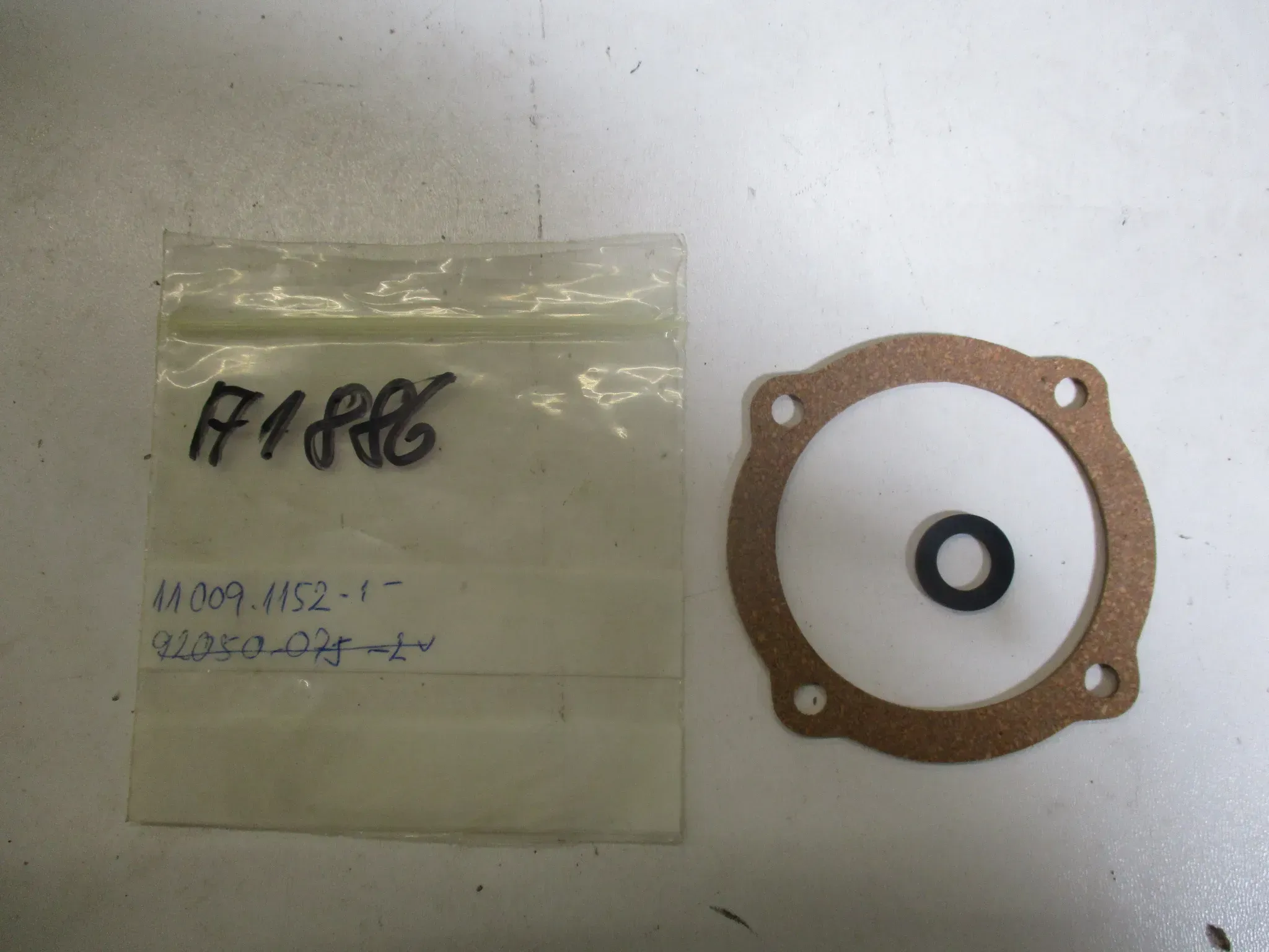 A1886 Kawasaki Z1300_KX 250 Dichtung Motor 11009-1152 gasket - Bild 1