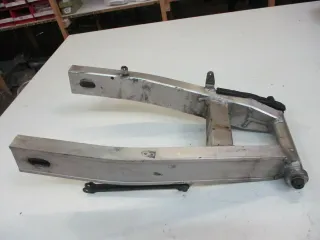 1. YAMAHA FZS 600 FAZER RJ02 Schwinge Hinterradaufhängung Felge hinten swing arm - Bild 3