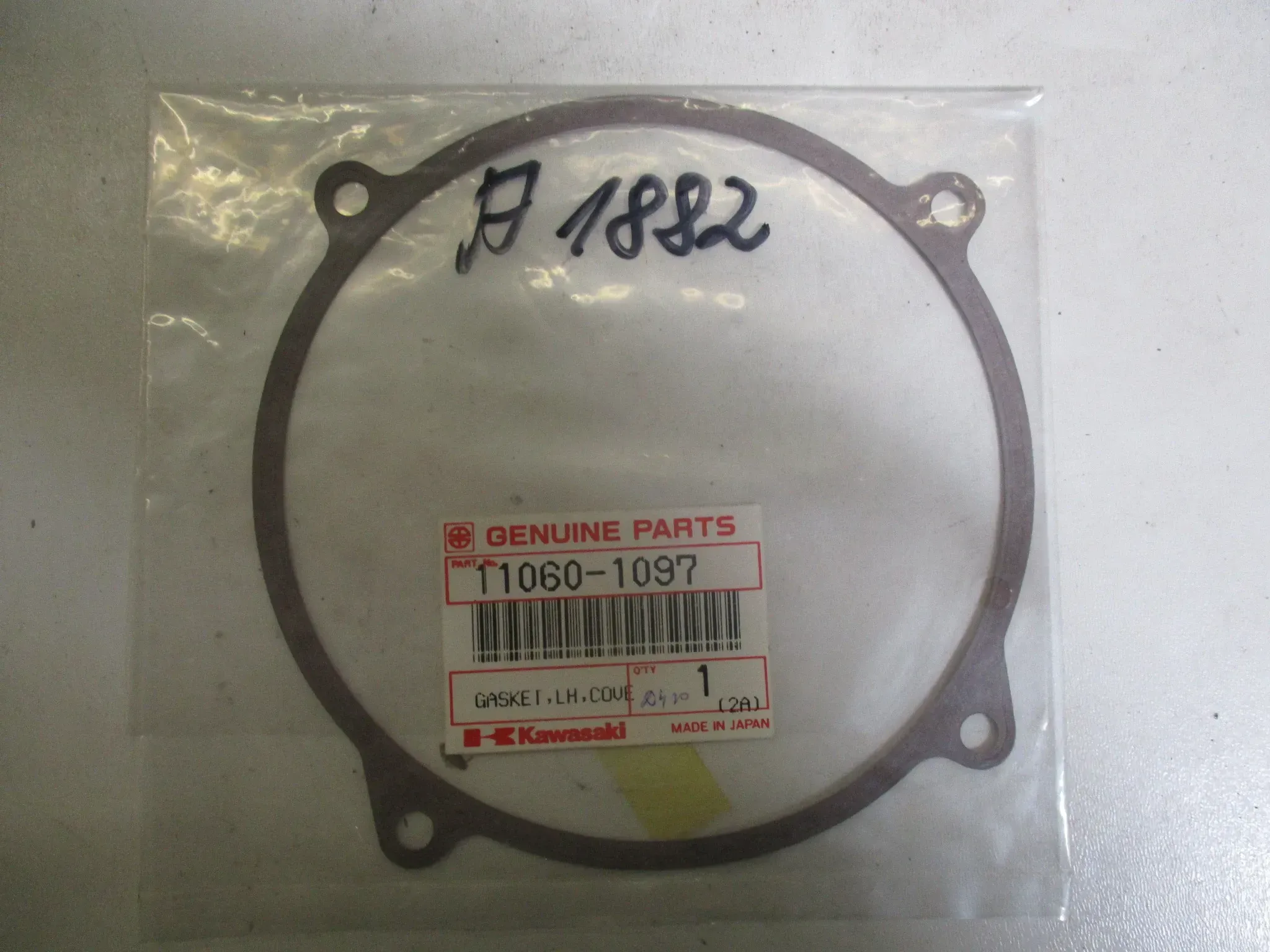 A1882 Kawasaki ZR 1100 Zephyr Dichtung Motordeckel links 11060-1097 - Bild 1