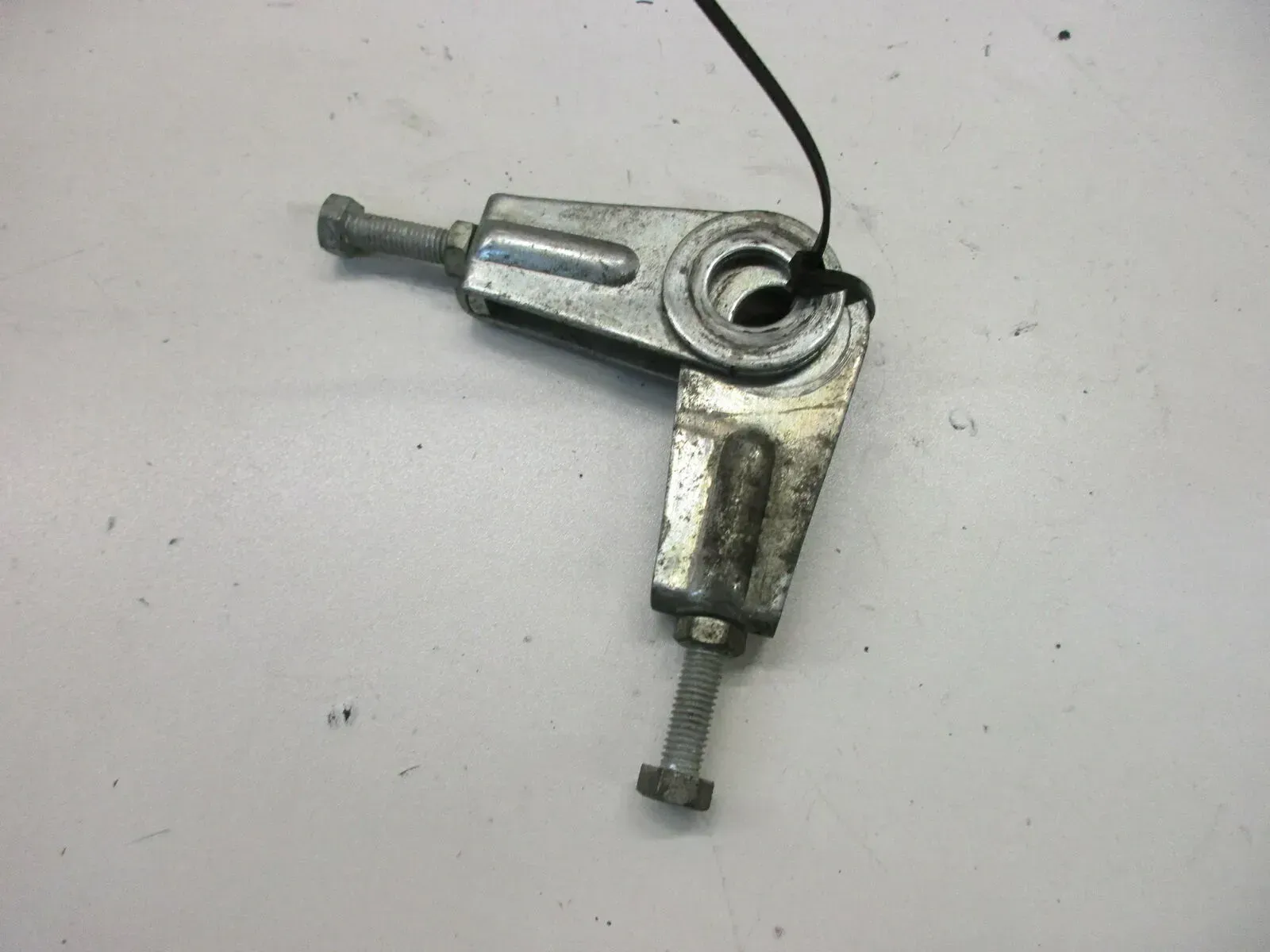 O3. Kawasaki GPZ 305 EX305A Kettenspanner rechts links Kettenspannersatz - Bild 1