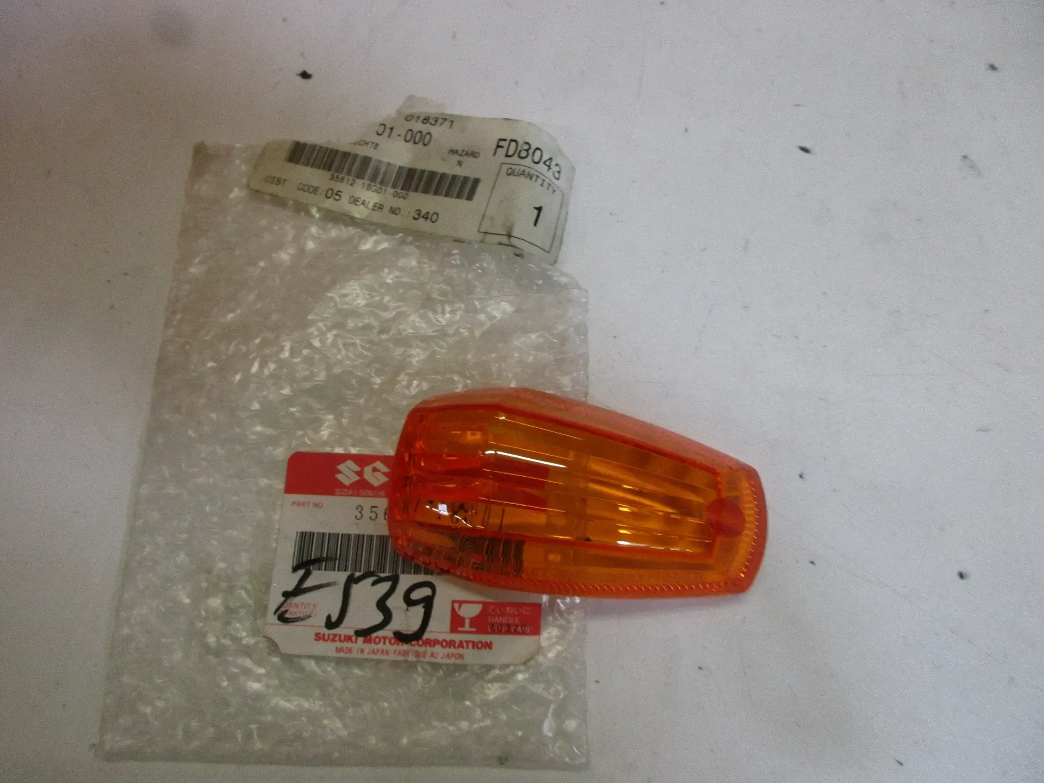 E539. Suzuki GSX-R 600_1000 Blinkerglas Blinker 35612-18G01 hinten rechts Ersatzglas - Bild 1