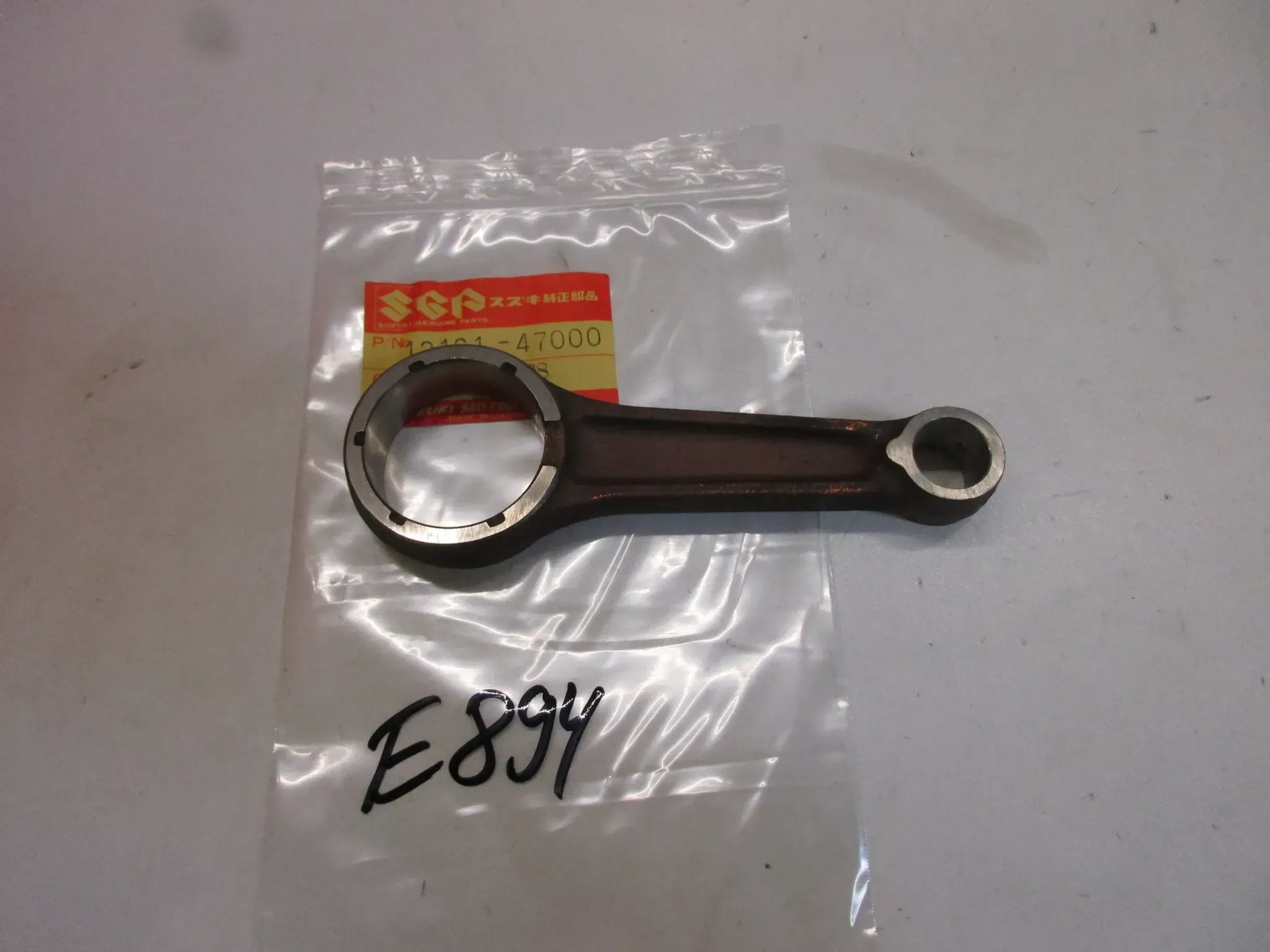 E894. Suzuki GS 550 GS 550 E Pleuel Motor 12161-47000 Pleuelstange Kurbelwelle connecting rod - Bild 1