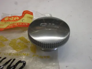 E442. Suzuki GT 500 T 250 Öltank Verschluss 44651-11040 Kappe Deckel Öltank - Bild 2