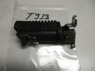 T939 Honda CBX 550 F PC 04 Soziusraste hinten links Fussraste left - Bild 3