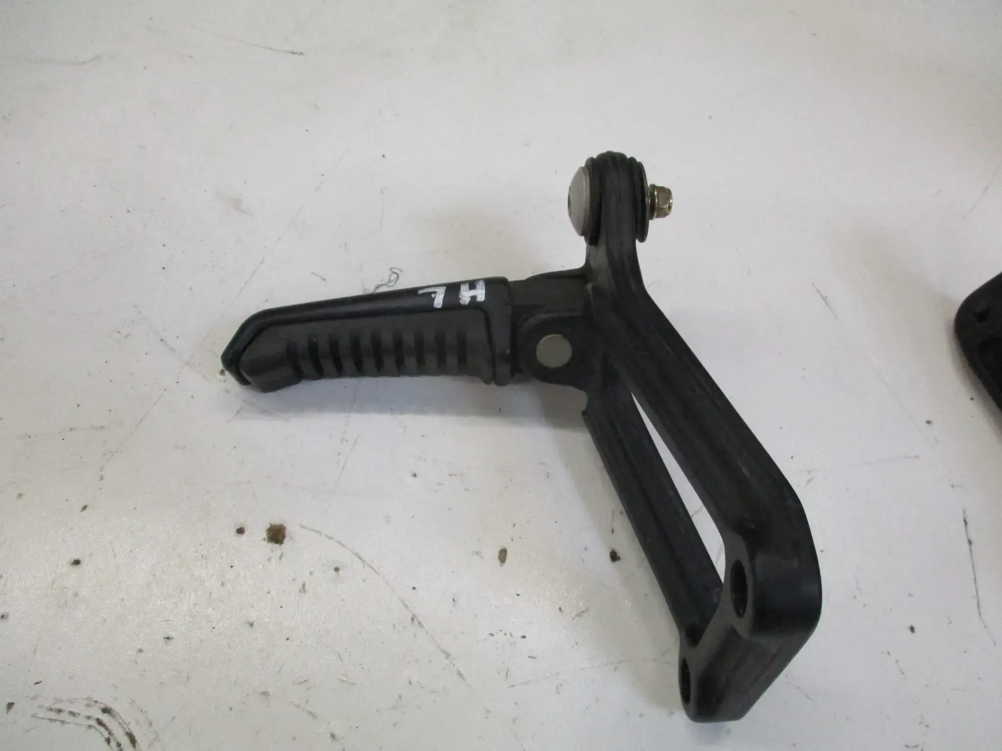 Ducati 750 SS ZDM Bj. 90-98 Fußraste hinten links Fußrastenhalter foot rest rear left - Bild 1
