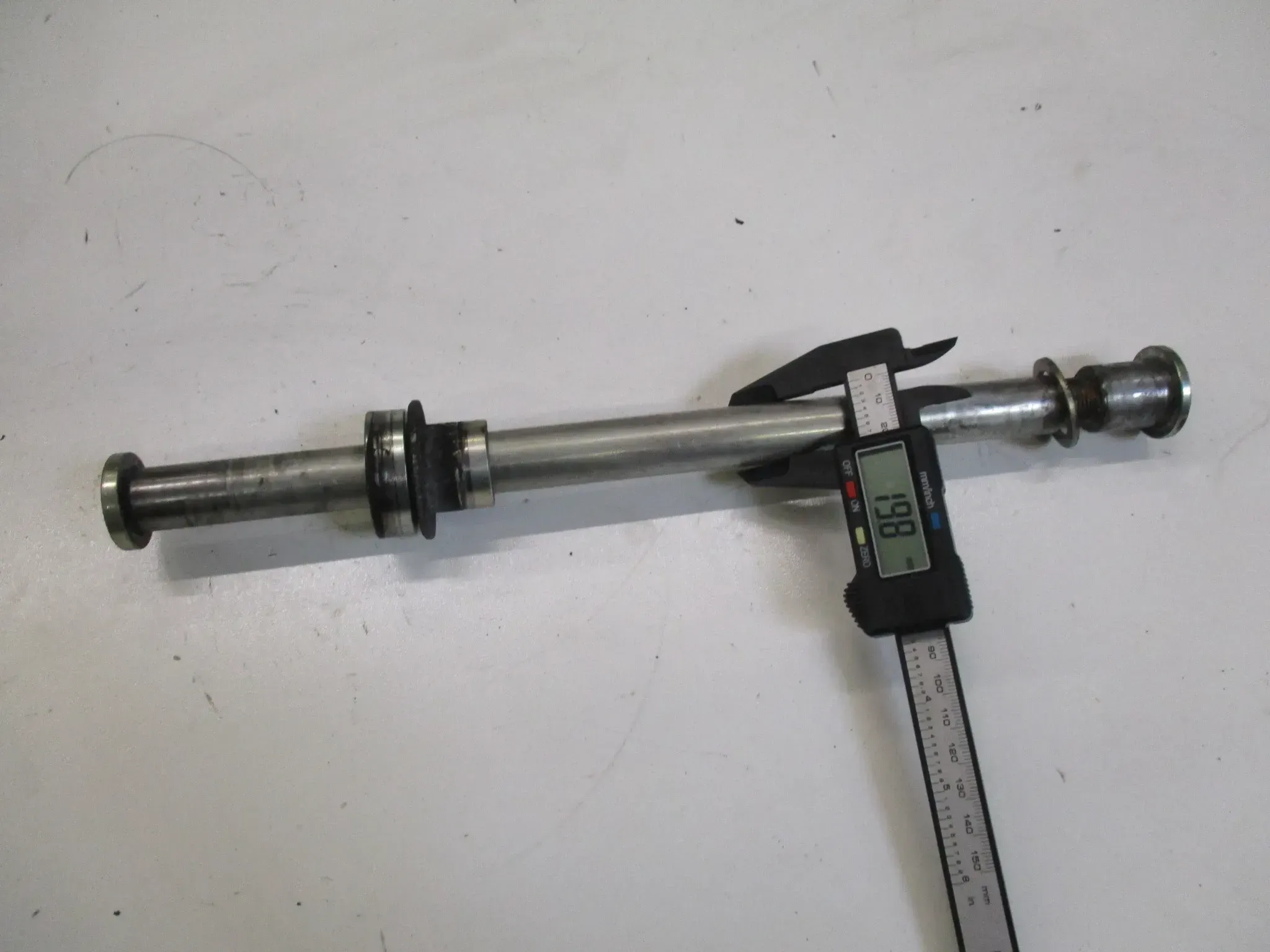 2. Kawasaki ZZR 1100 D ZXT10D ZZ-R Steckachse hinten 20x330 mm Achse axle rear - Bild 1