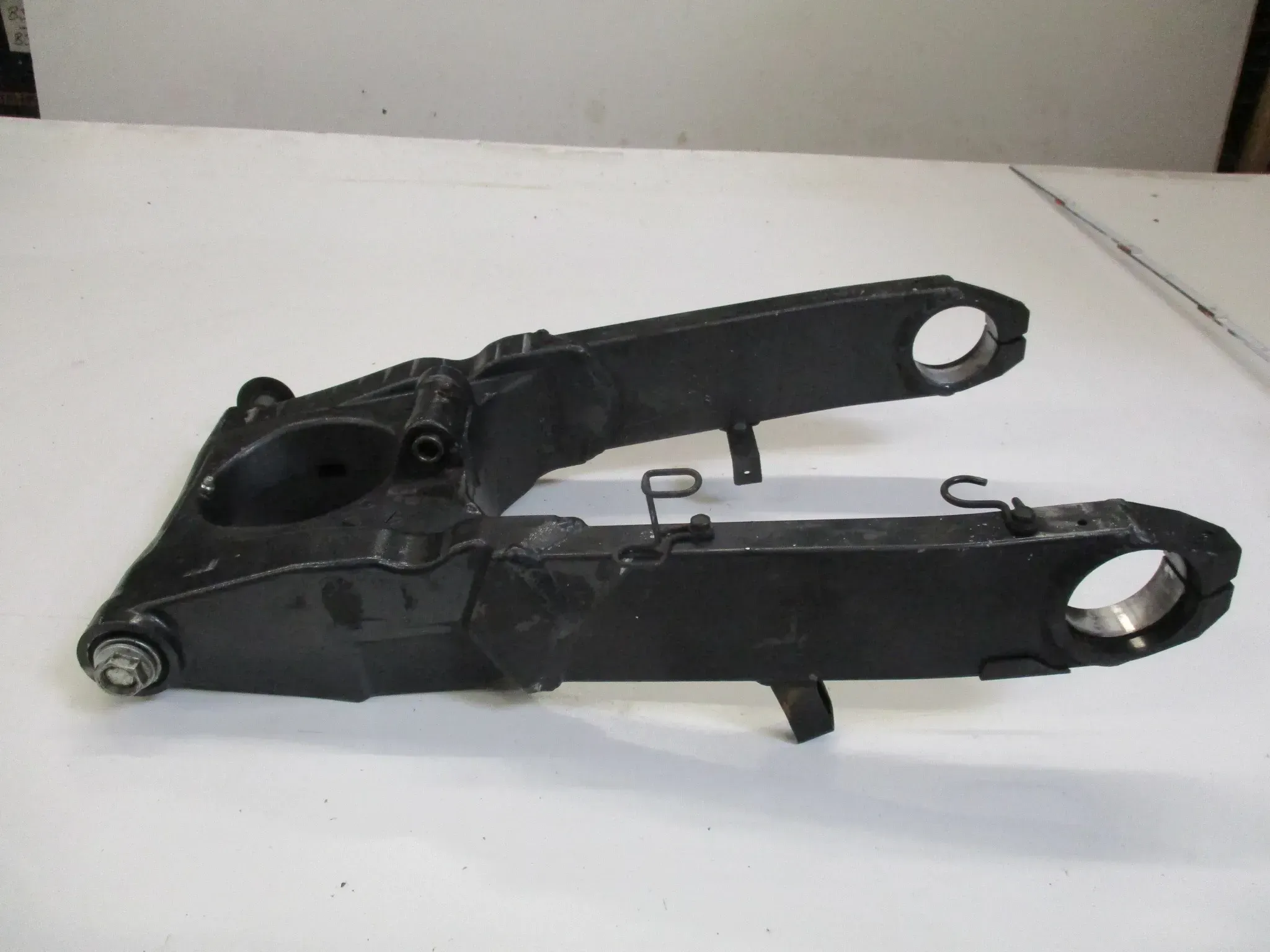 2. Kawasaki ZZR 1100 D ZXT10D ZZ-R Schwinge Hinterradaufhängung Felge hinten - Bild 1