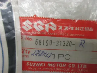 E1681. Suzuki GSX 750 E Aufkleber Dekor 68190-31320 Verkleidung rechts Emblem Logo - Bild 4