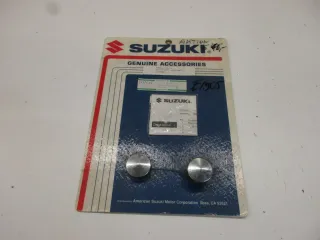 E1905. Suzuki VZ 800 Marauder Abdeckung Chromkappen 99950-70176 Steckachse Deckel Kappe Blende - Bild 1
