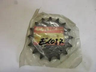 E1037. Suzuki GT 380_750 Ritzel Zahnrad 27511-34000 Motor vorne 16 Z sprocket - Bild 1