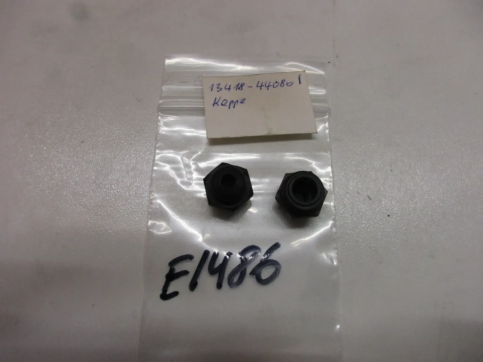 E1486 Suzuki GSX-R 750 Kappe Vergaser 13418-44080 Stopfen Schraube Ventil - Bild 1