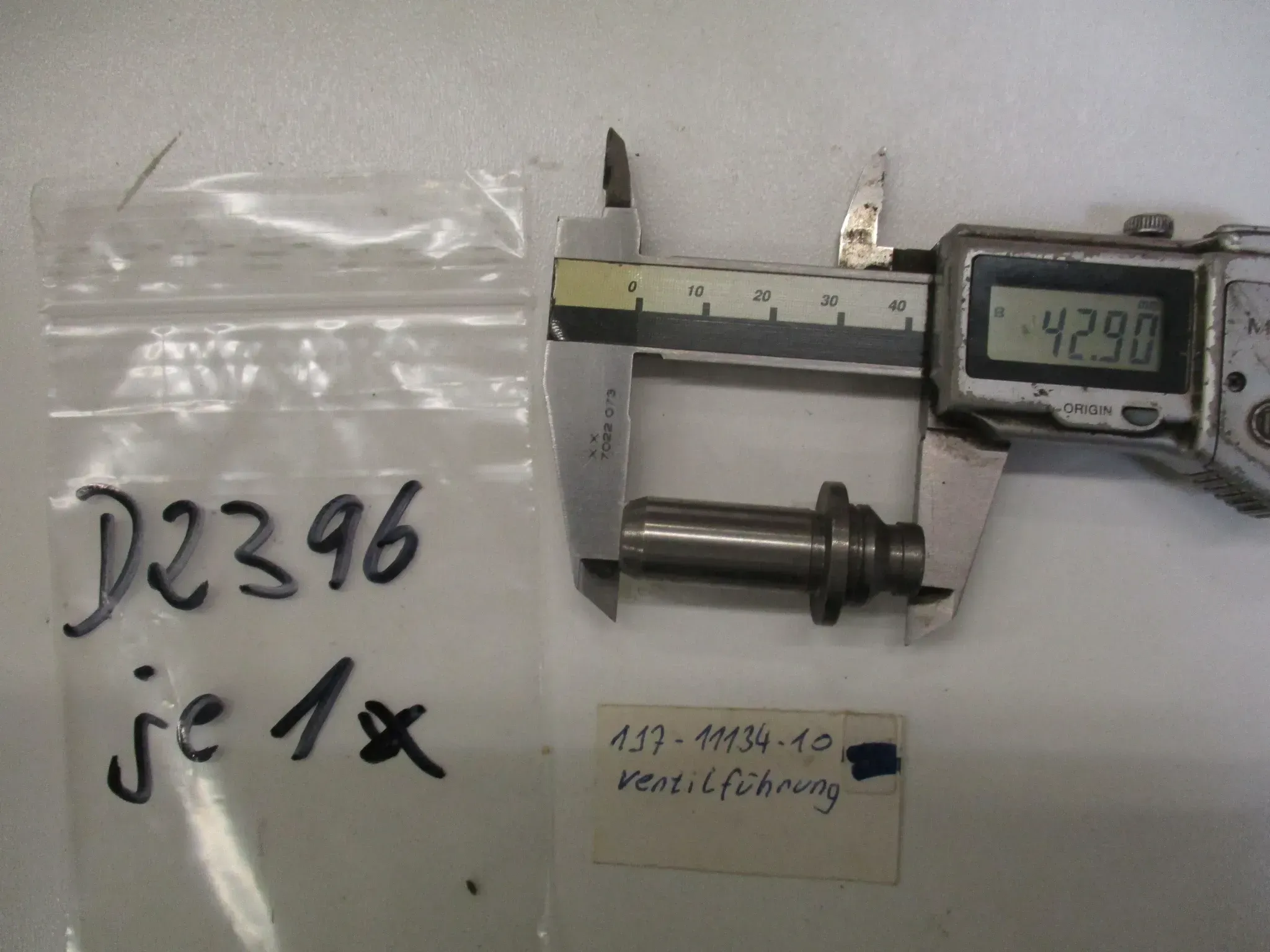 D2396 Yamaha XS 750_1100 Führung ET 1J7-11134-10 Auslaßventil Zylinder Motor - Bild 1