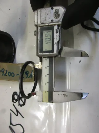 E1548. Suzuki GS 750 E Lampenhalter 51530-49200-291 vorne rechts Scheinwerferhalter - Bild 5