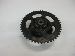 O2. Suzuki GSX 600 F GN72B Kettenradträger hinten Antrieb Felge Ritzel Zahnrad - Bild 1