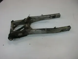 O2. Suzuki GSX 600 F GN72B Schwinge Hinterrad Aufhängung Felge Rahmen swing arm - Bild 1