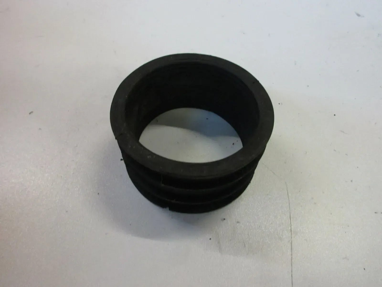 O. Suzuki GSX 1100 F GV 72 B Ansaugstutzen Gummistutzen Luftfiflter - Bild 1