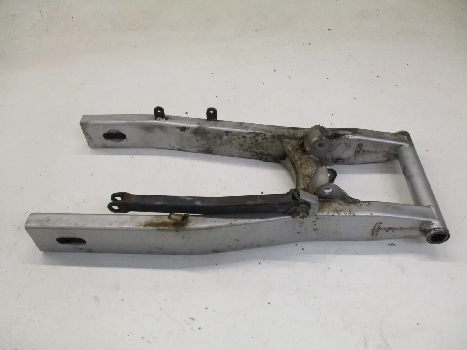 Schwinge Hinterradaufhängung 8. Suzuki GSX 600 F GN72B Felge hinten swing arm - Bild 1