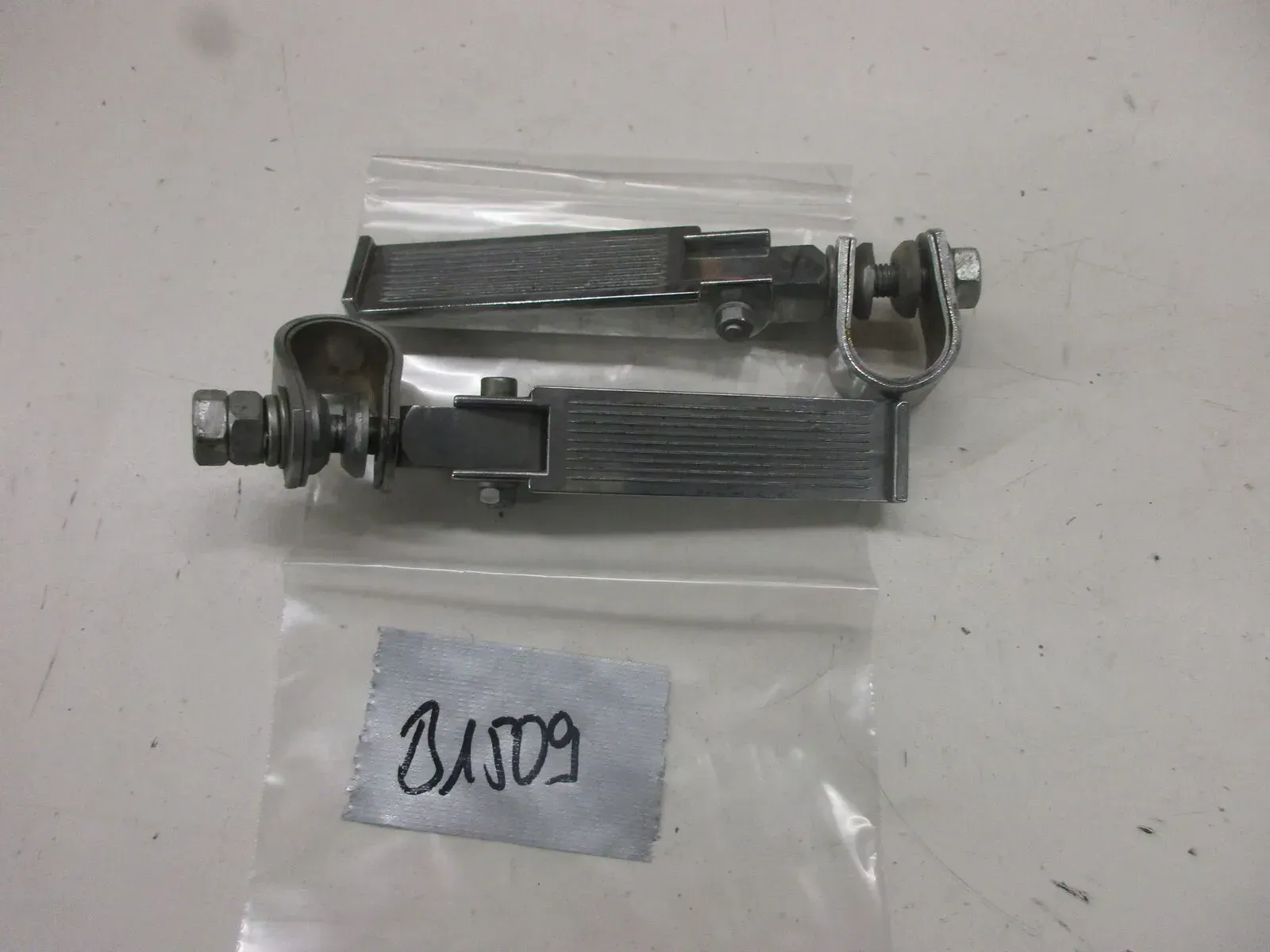 B1509 Fußraste Fussrastenpaar Fussraste Schelle 22-25 mm Universal 130 mm - Bild 1