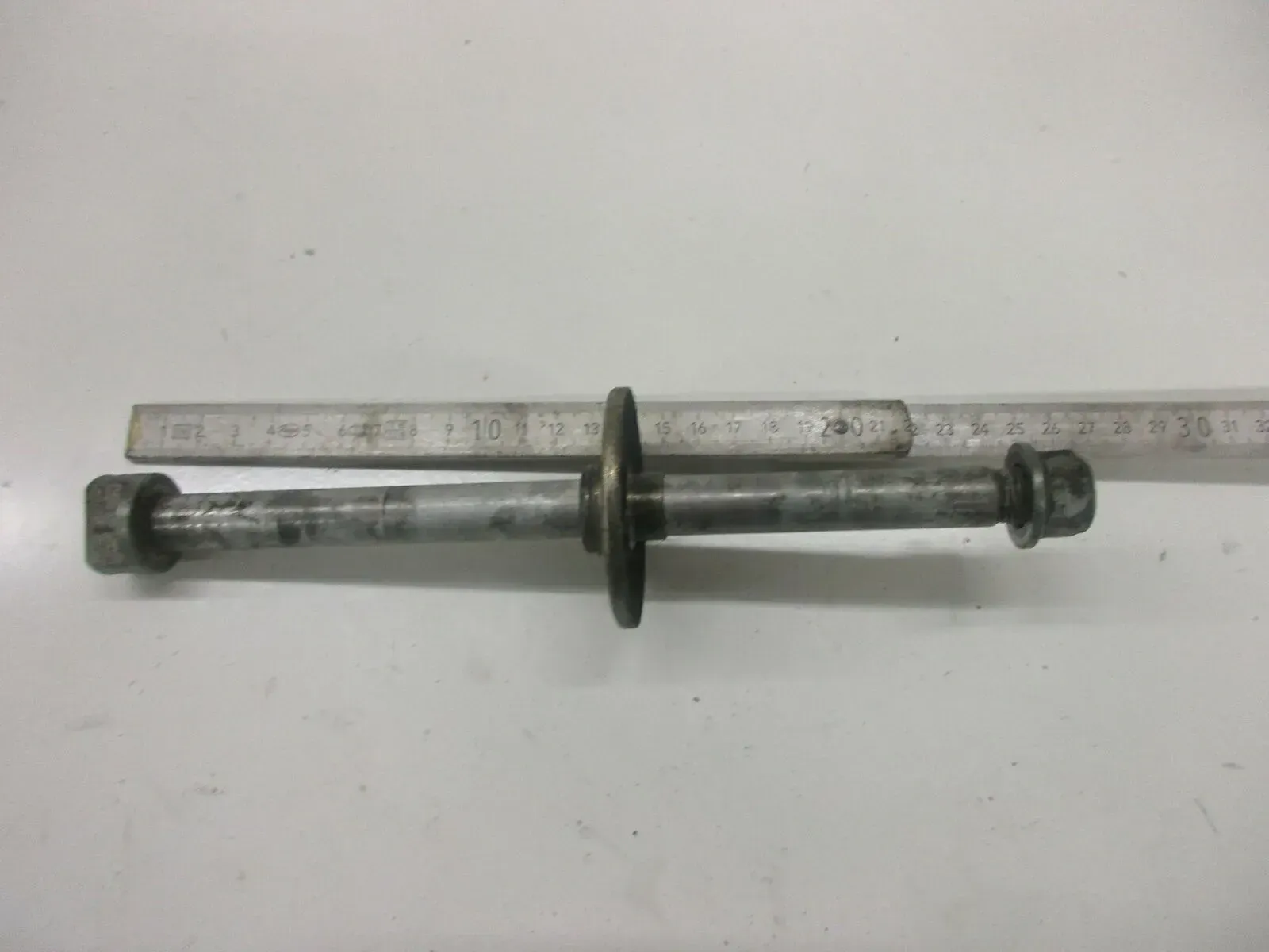1. Kawasaki KLR 600 A KL600A Steckachse vorne 15 mm Achse Vorderrad Axle Wheel - Bild 1