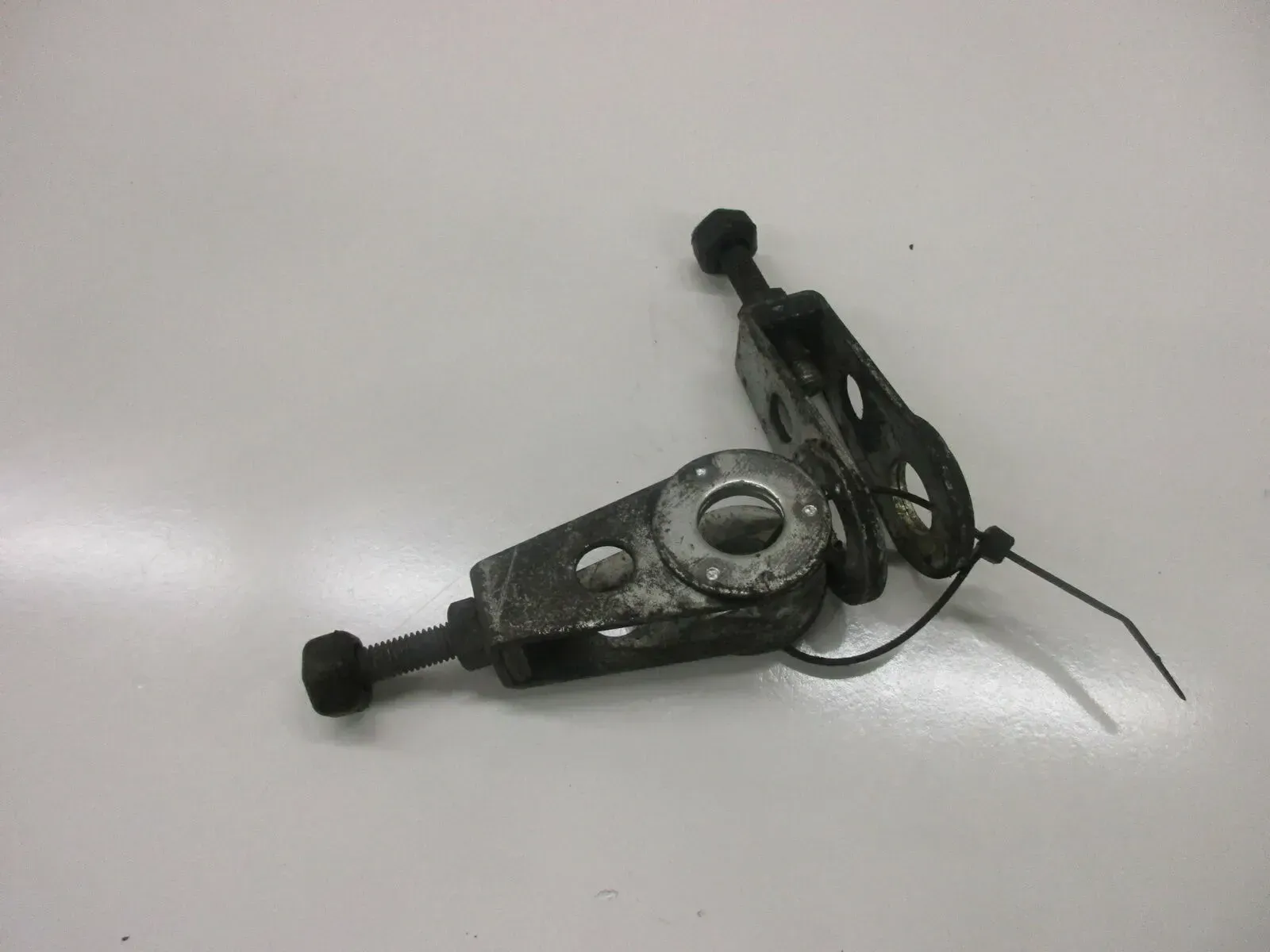 5. Kawasaki GPZ 600 R ZX600A Kettenspanner rechts links Kette Antrieb Spanner - Bild 1