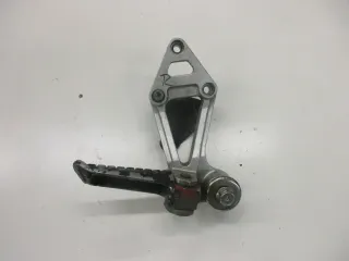 1. Kawasaki GPX 600 R ZX600A Fußraste hinten rechts Soziusraste Fussrastenhalter - Bild 1