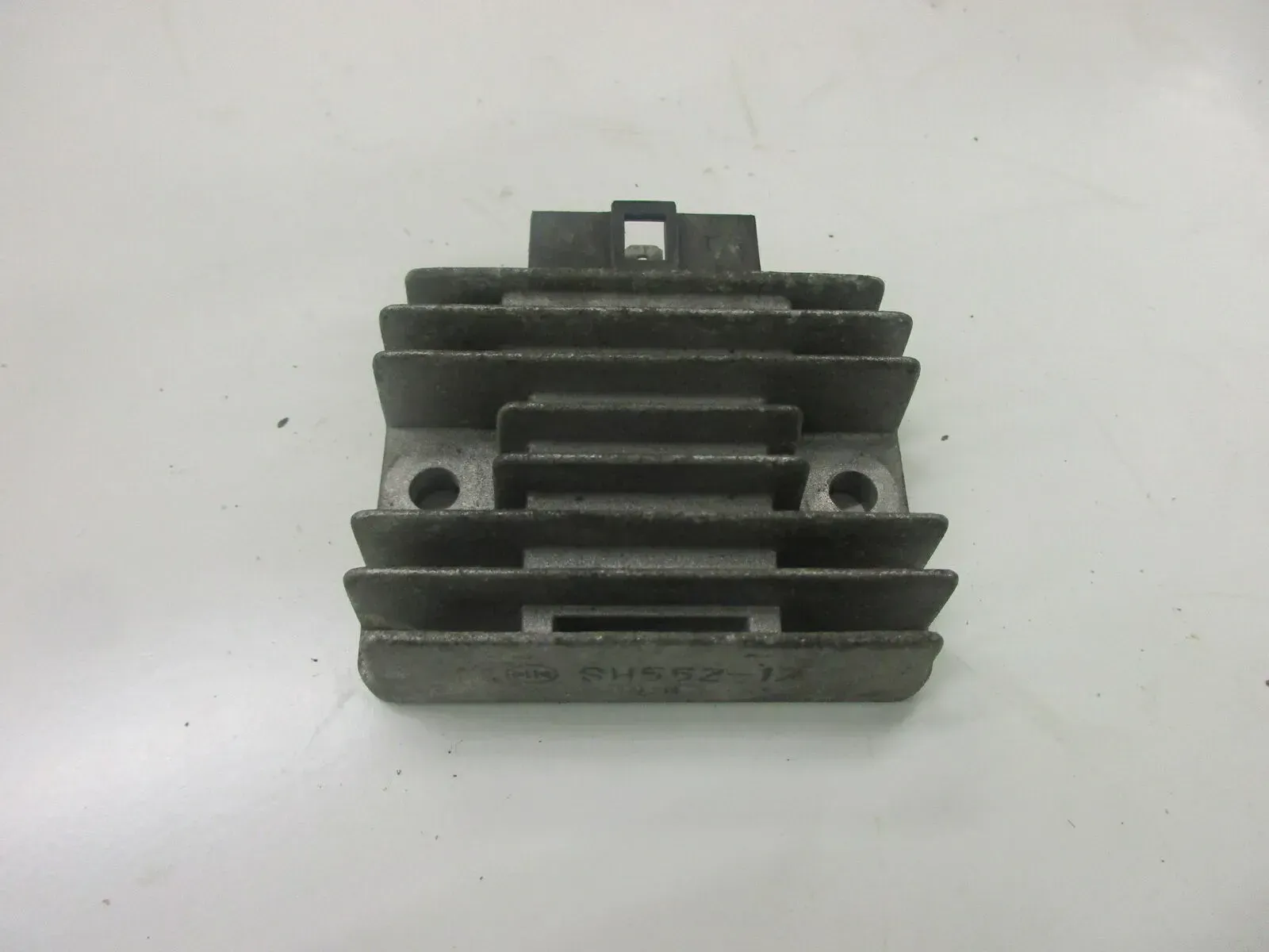 1. Kawasaki GPZ 305 EX305A Spannungsregler Gleichrichter Laderegler SH552-12 - Bild 1