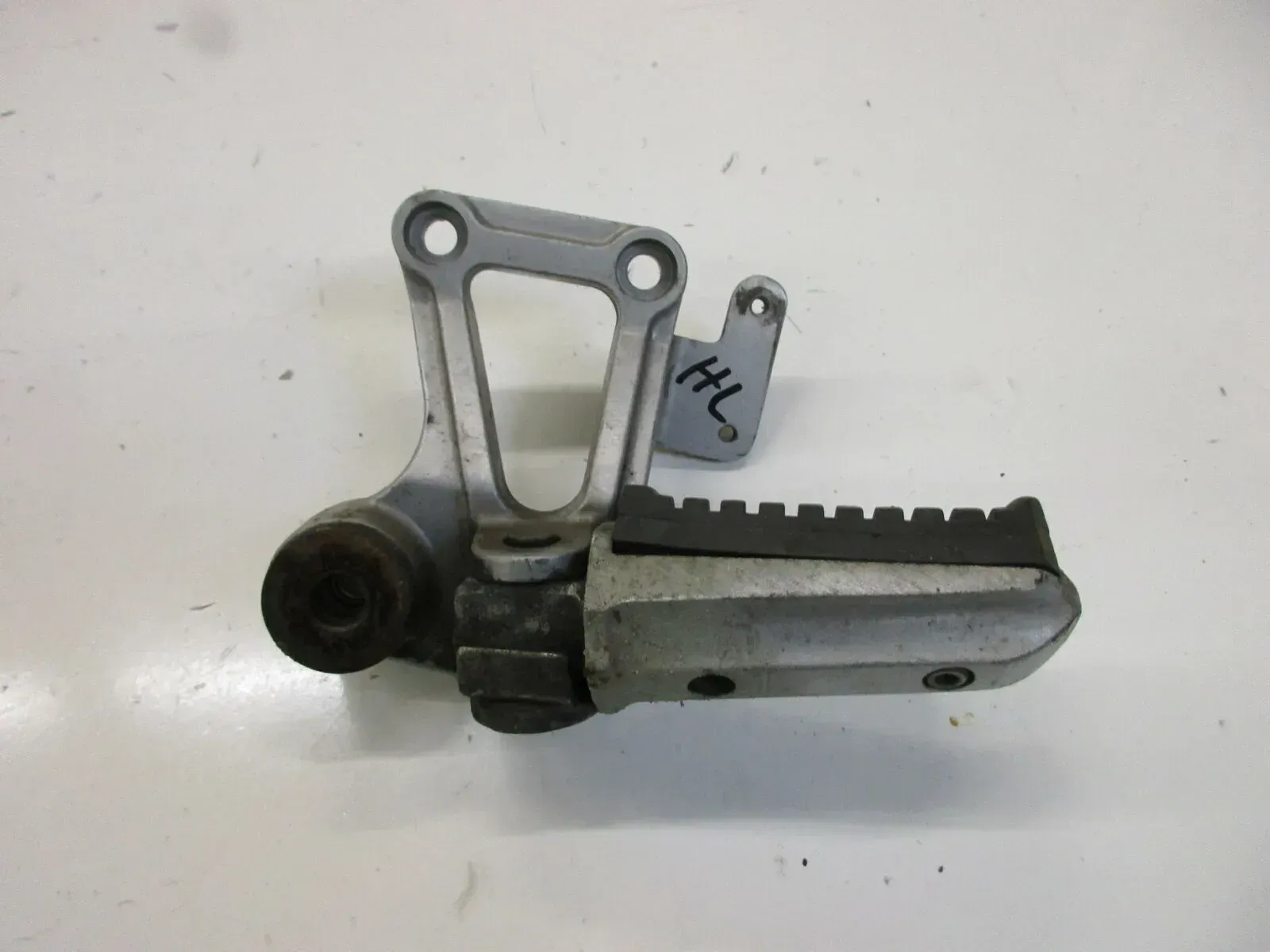 Kawasaki GPZ 500 R ZX 500 Fußraste hinten links Soziusraste Fussrastenhalter - Bild 1