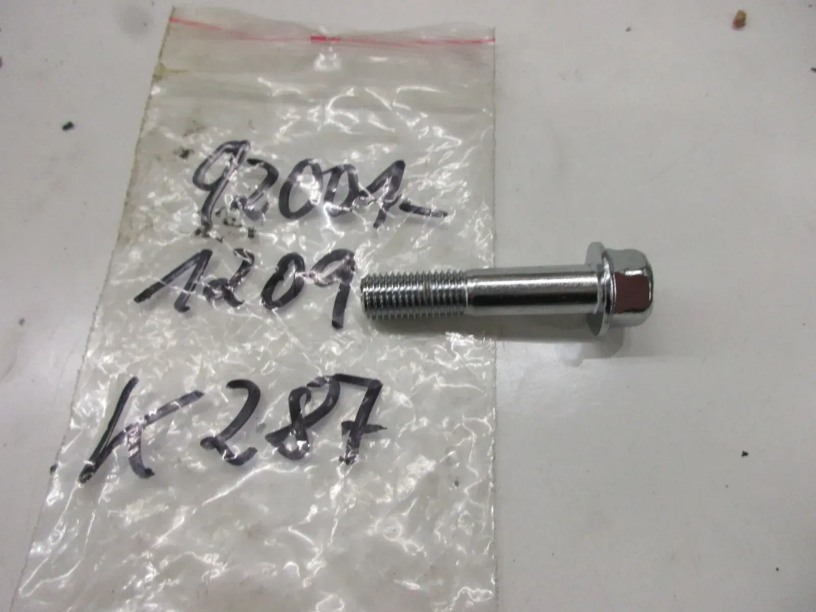 Schraube Rahmen 92001-1209 Motor K287 Kawasaki GPZ 550 KZ 550 Bolzen bolt - Bild 1