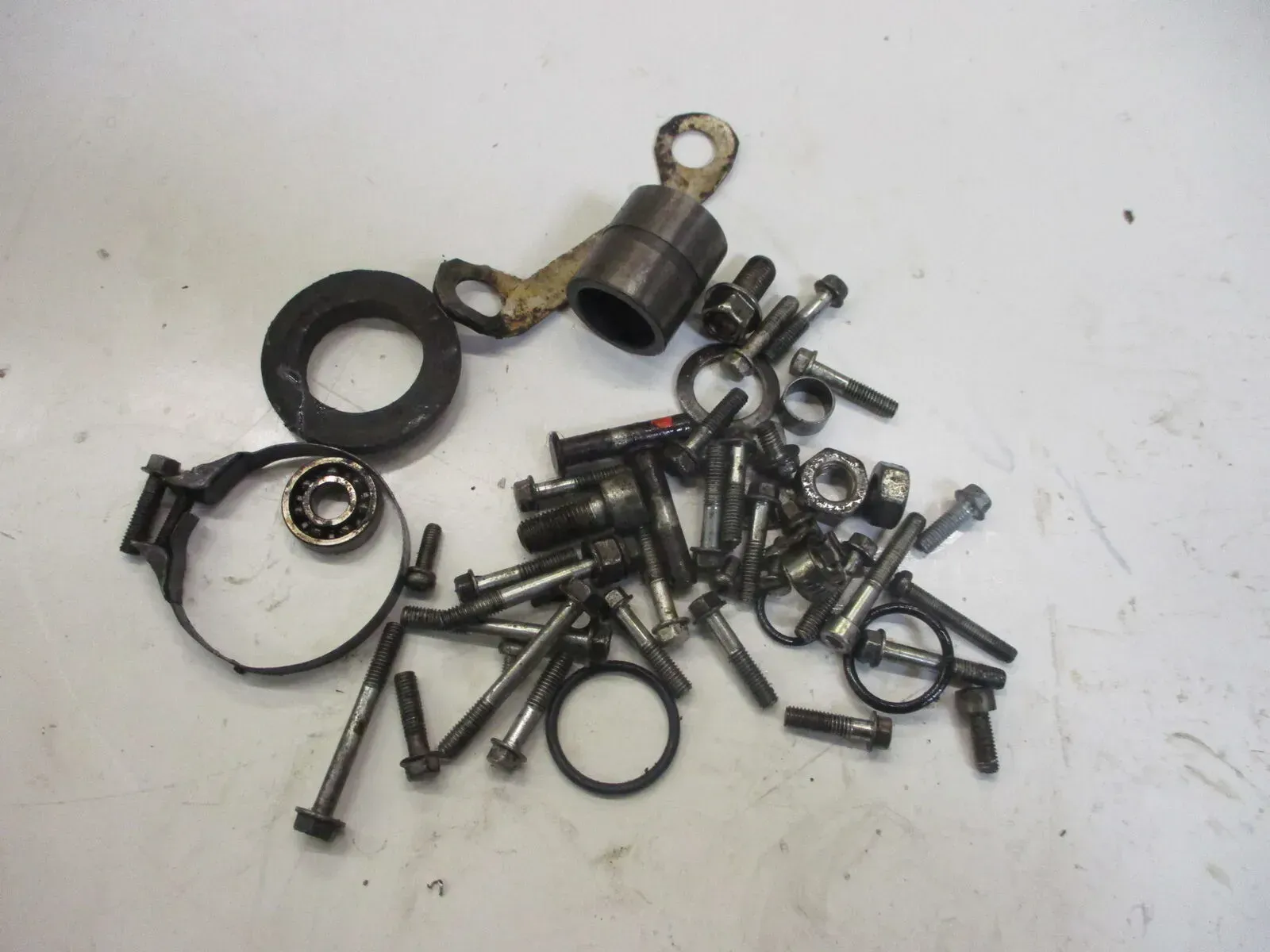 Schrauben #1 Kleinteile 11. HONDA CX 500 C PC01 Schraubensatz Konvolut Motordeck - Bild 1