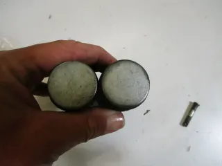 2. Suzuki GS 550 E Bj.78 Fußraste hinten rechts links mit Bolzen Fußrastensatz - Bild 3