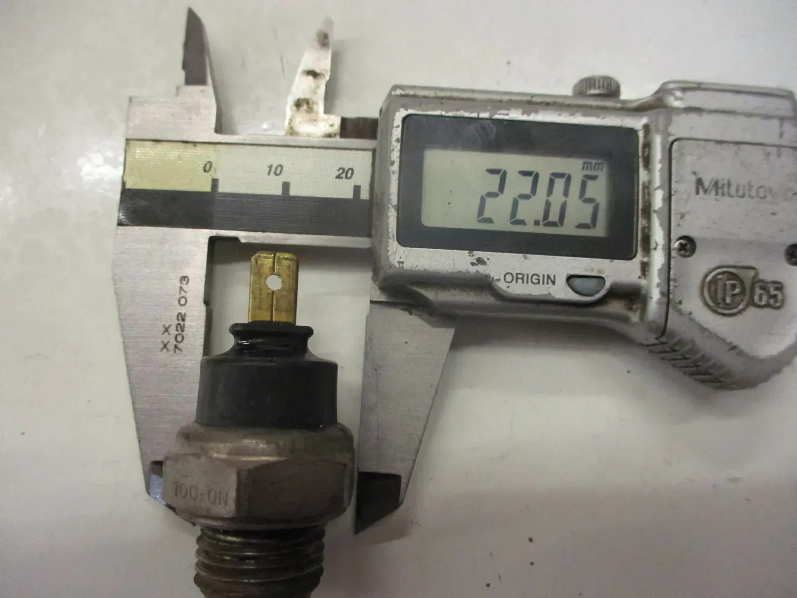 2. Honda CB 600 F_S Hornet PC 36 Lüfterschalter Kühlerschalter Thermoschalter - Bild 1