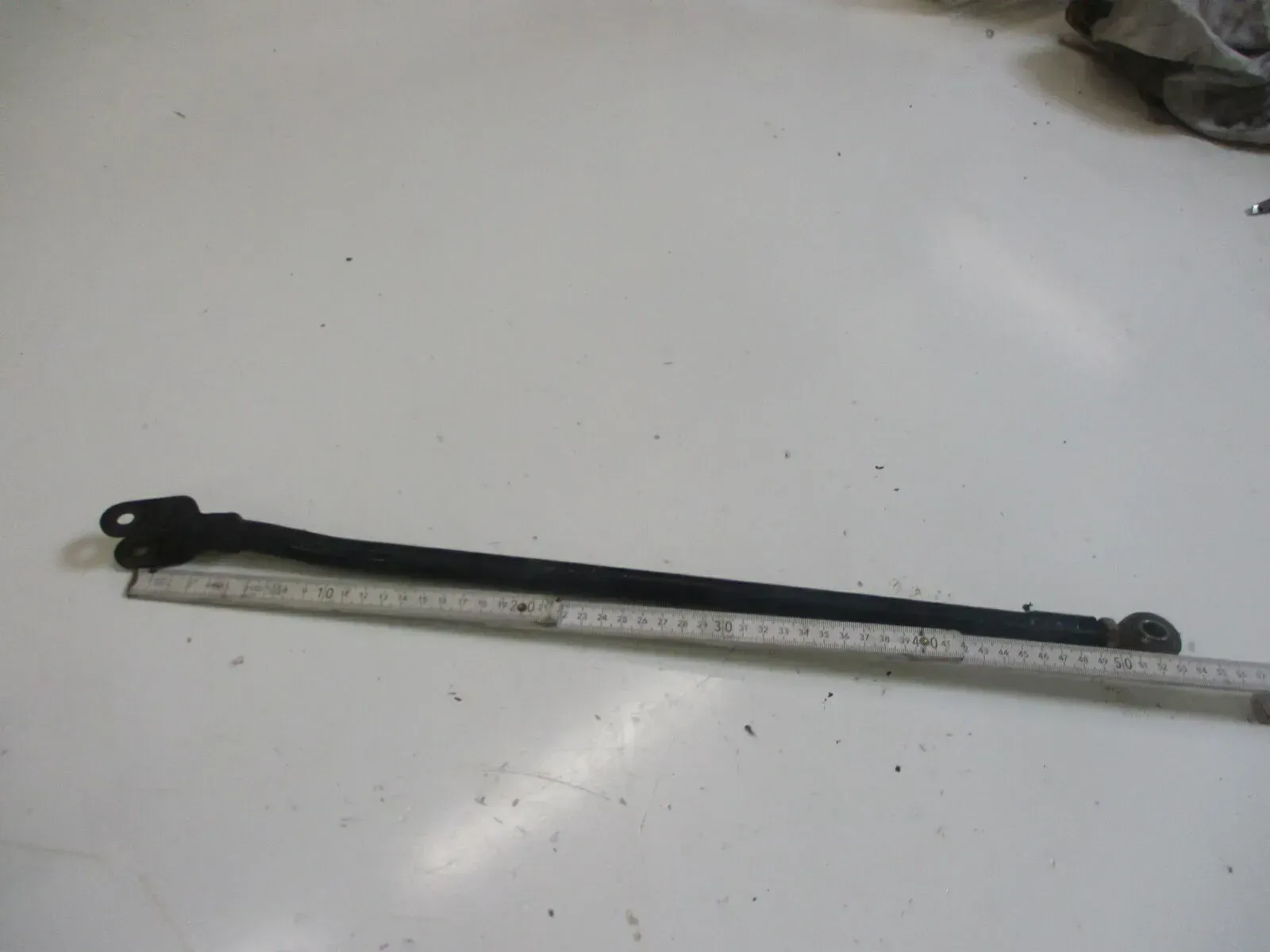 1. Kawasaki KDX 175  DX175B Reaktionsstrebe Niederhalter Strebe Bremstrommel hin - Bild 1