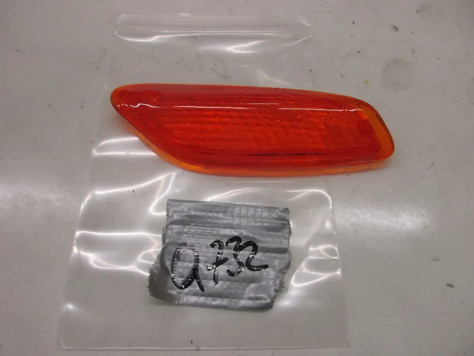 Q732. Kymco Heroism 50_125 Blinkerglas Ersatzglas Blinker 33402-KCZ-9000 - Bild 1