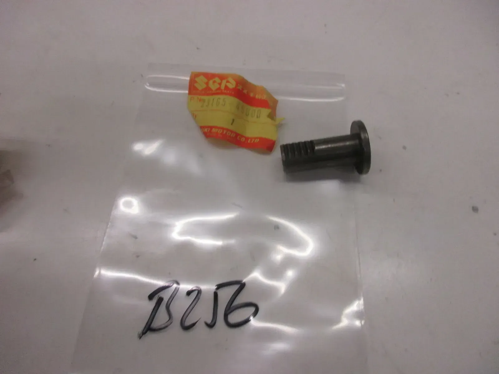 B256. Suzuki GS 750_1000 E_N Kupplung Kupplungskorb Stift Bolzen 23165-49000 - Bild 1