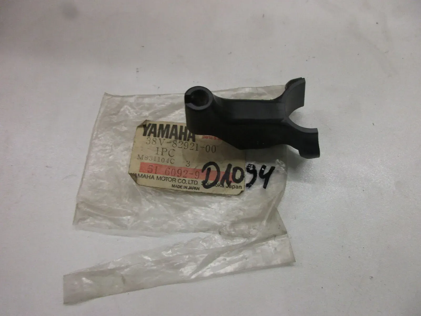 Hebel 38V-82921-00 D1094. Yamaha TT-R 90_125 Halter Lenker Bremshebel Aufnahme - Bild 1