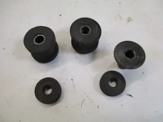 Gummi Vibrationsdämpfer Heckrahmen 8. Suzuki GSX 600 F GN72B Aufhängung Dämpfer - Bild 3