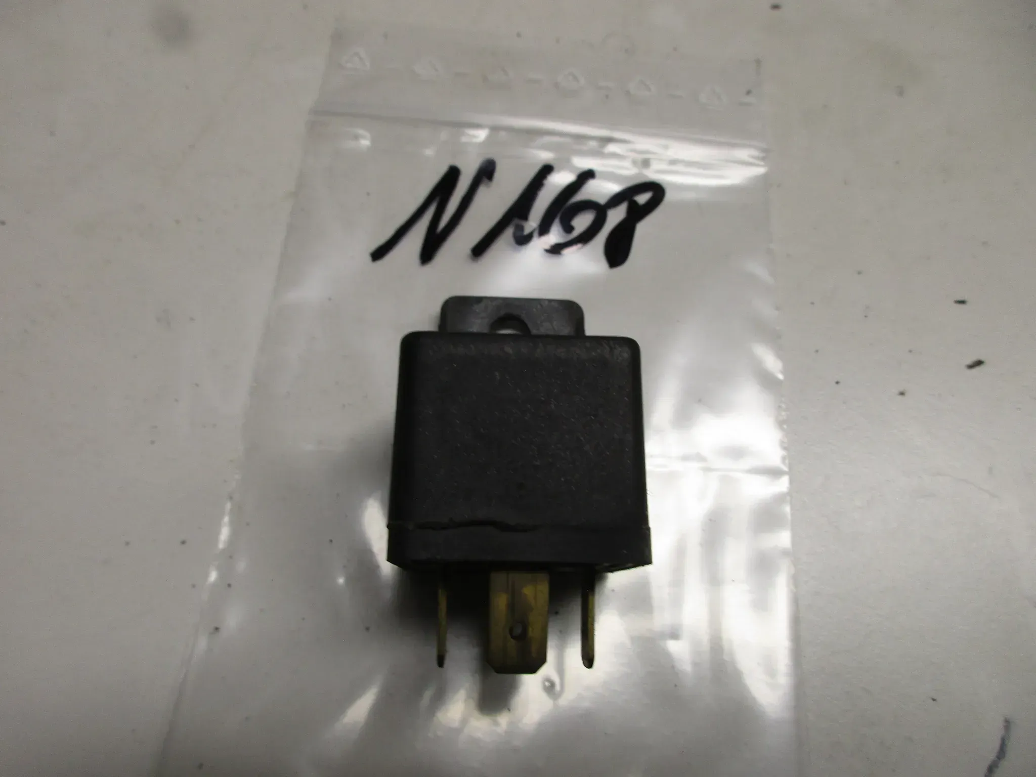 N168 BMW R80 R100 R75 Relais Bosch 0332014150 Betriebsstromrelais 12V - Bild 1
