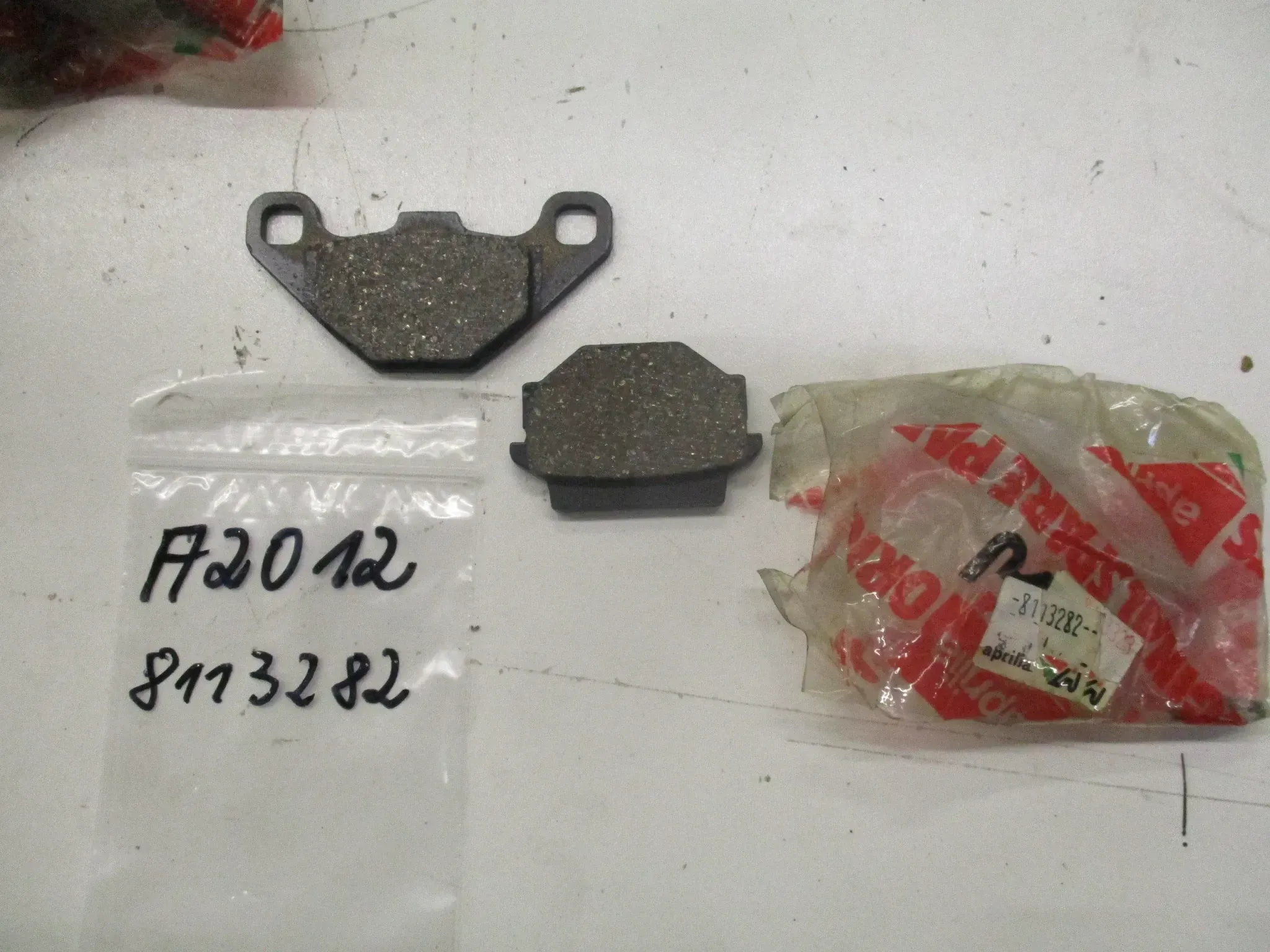 A2012 Aprilia Pegaso_Tuareg 125 Bremsbelag hinten 8113282 Bremssatz - Bild 1