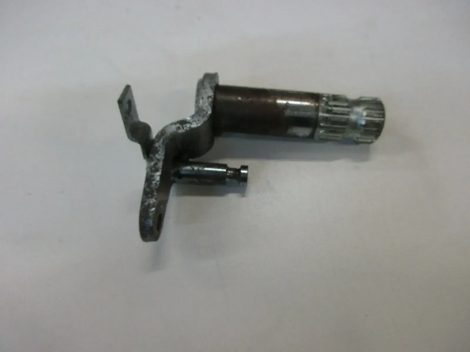 O1. Suzuki GSX 400 E GK 53 C Umlenkung für Bremsgestänge Trommelbremse - Bild 1