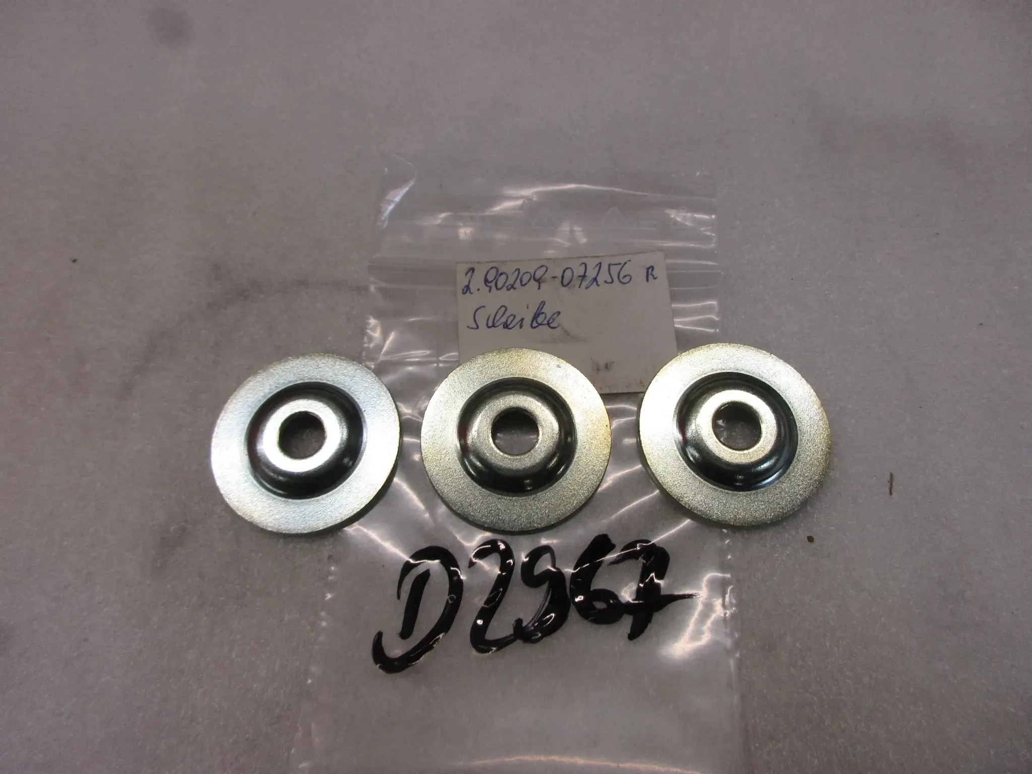 D2967 Mutter Yamaha XT 600 Unterlegescheiben 90209-07256 Rahmen Benzintank - Bild 1