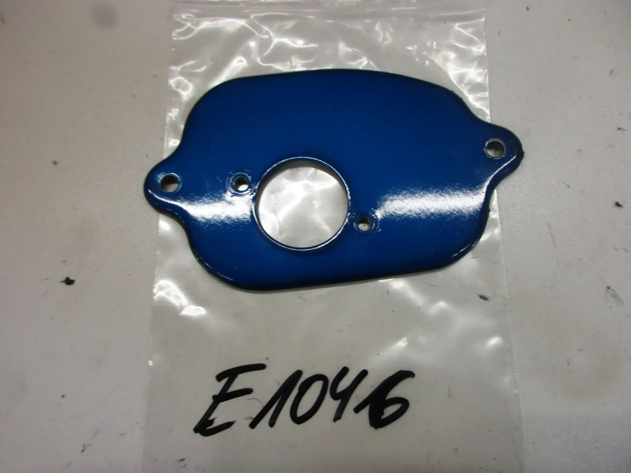 E1046. Suzuki RV 50 Blende Verkleidung 44370-27200-05H Tank Deckel Abdeckung - Bild 1
