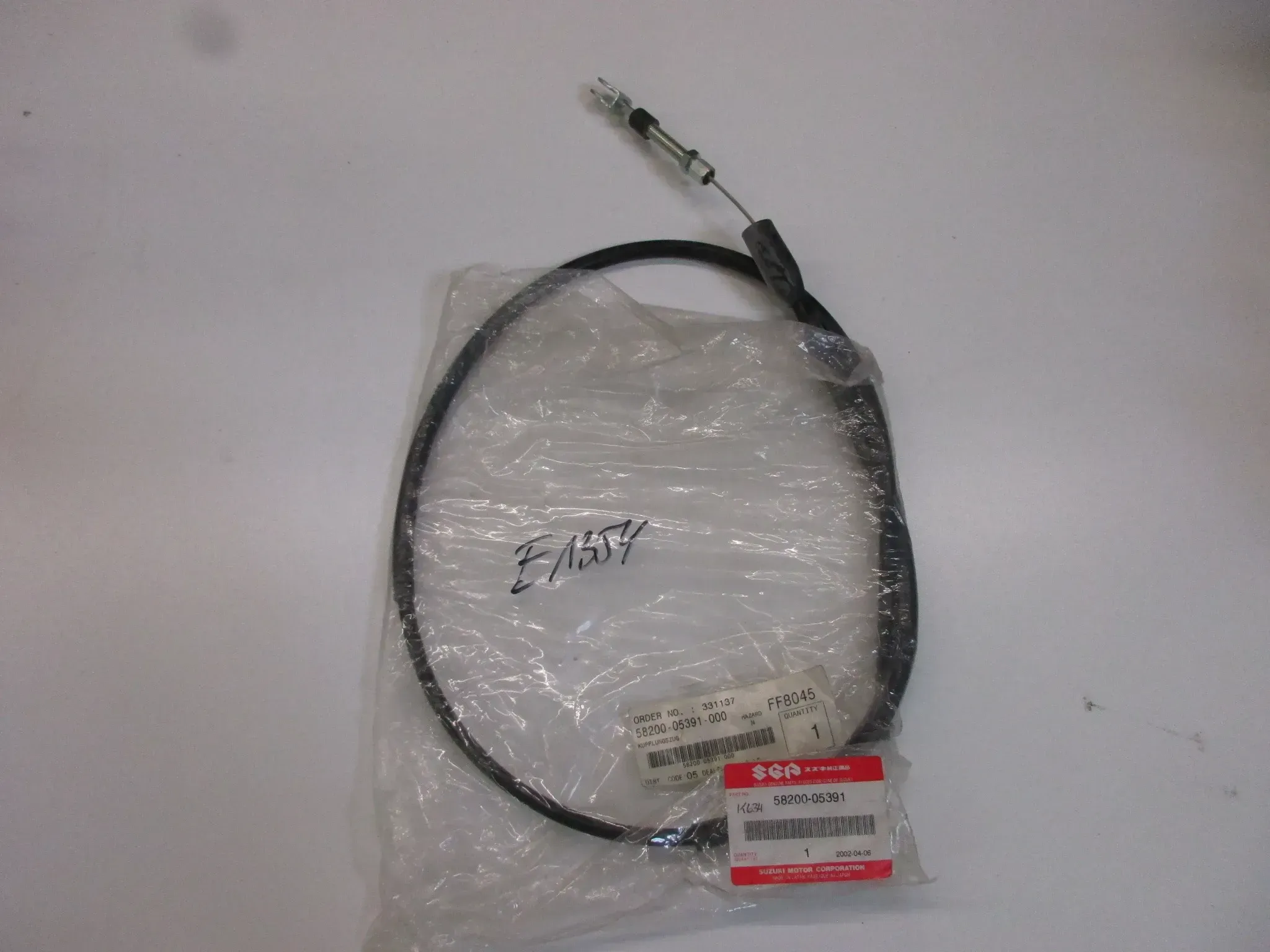E1354 Suzuki GN 125 E Kupplungszug Kupplungsseil 58200-05391 bowdenzug clutch - Bild 1