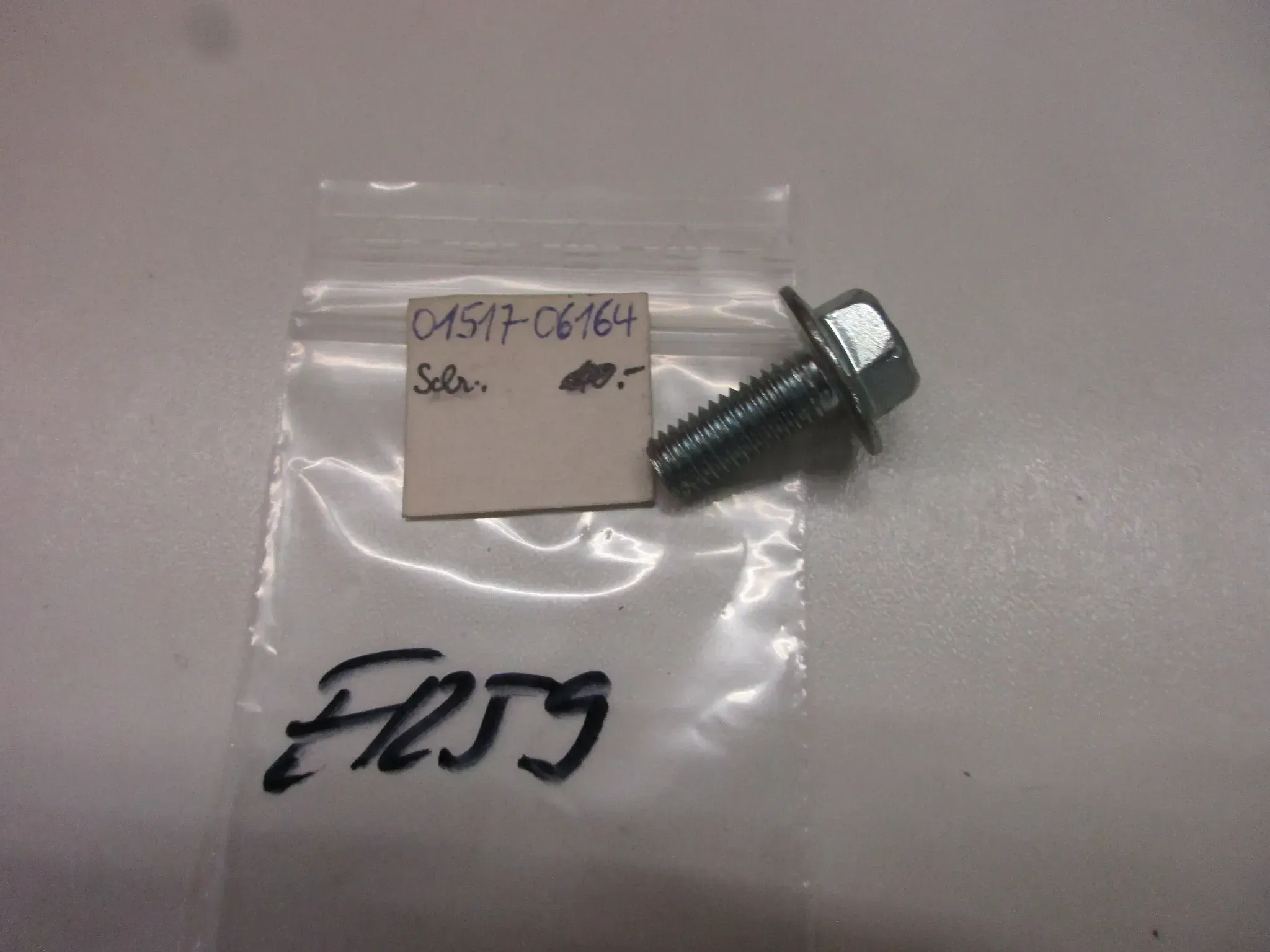 E1259 Suzuki DR 350 Schraube Bolzen 01517-06164 Nockenwelle M8 mm Motor bolt - Bild 1