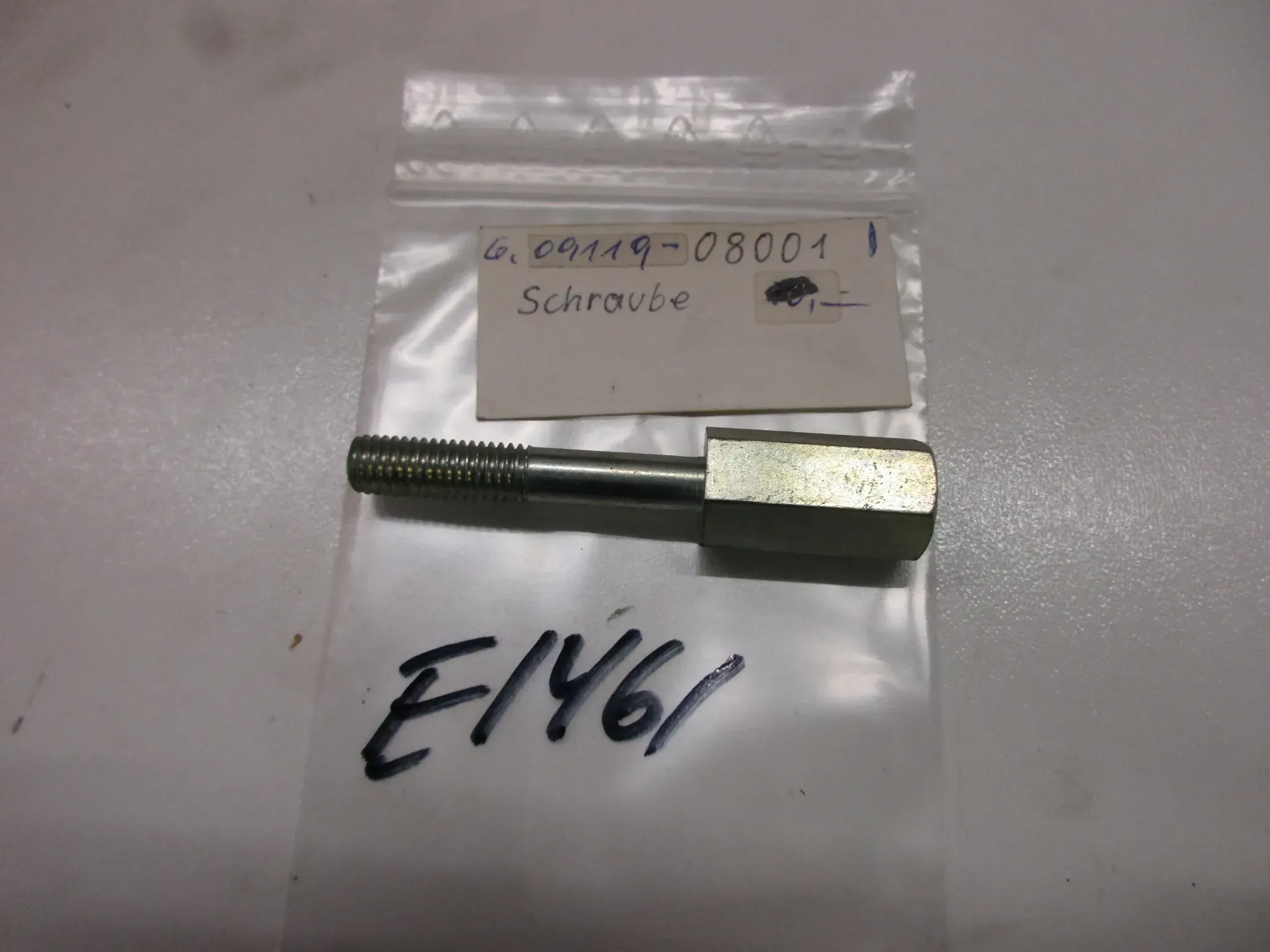 E1461 Suzuki GT 500 Schraube Bolzen 09119-08001 Motor Zylinderkopf Stehbolzen - Bild 1
