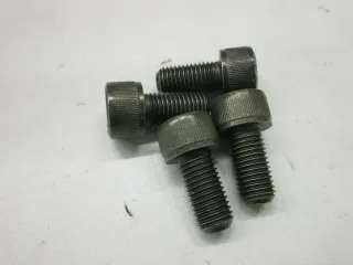 A123. Suzuki VL 1500 Schraube für Bremssattel hinten Bremse bolt 07130-10203 - Bild 2