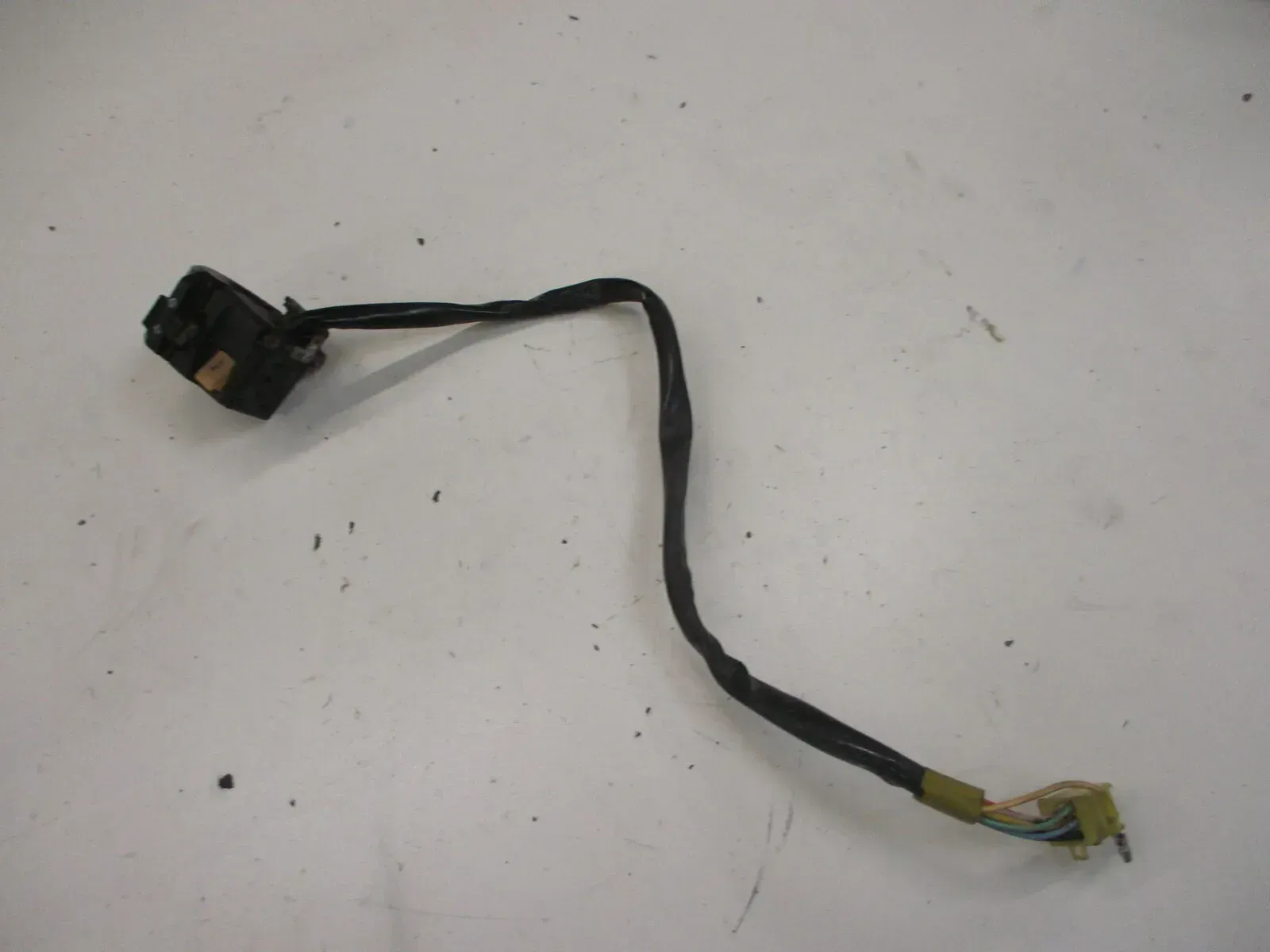 11. Suzuki GS 500 E GM51B Lenkerschalter Lenkarmatur Lenker links switch left - Bild 1