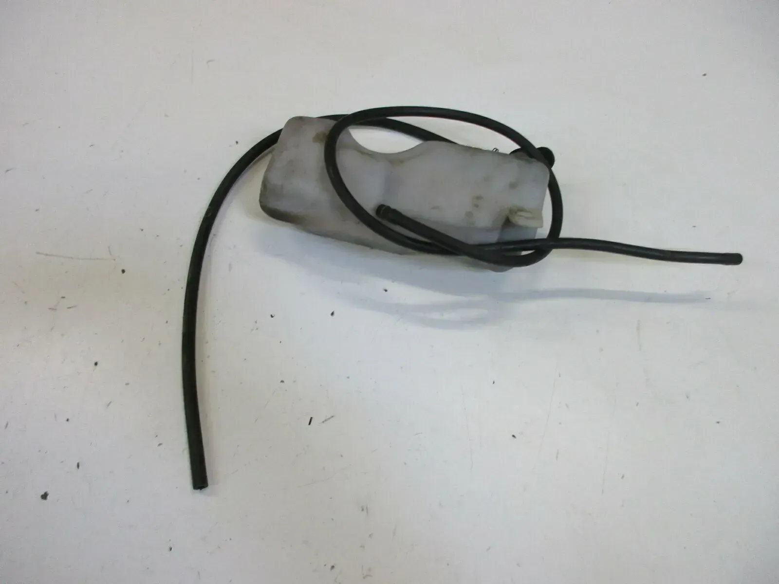 O. Yamaha FZS 600 FAZER RJ02 Kühlwasserbehälter Kühlwasserausgleichsbehälter - Bild 1