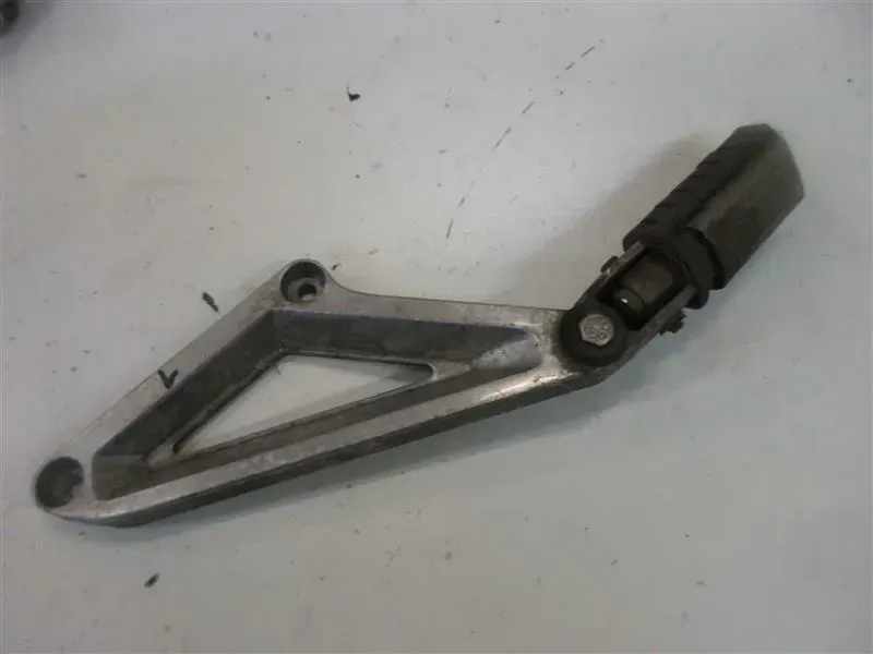 1. HONDA VF 750 S RC07 FUßRASTENHALTER HINTEN LINKS SOZIUSRASTE FUSSRASTE - Bild 1