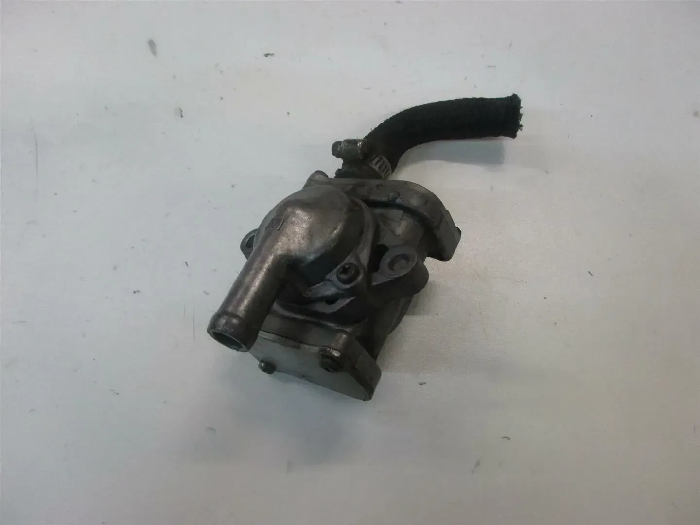 HONDA NX 650 DOMINATOR RD02 MOTORENTLÜFTUNG SEKUNDÄRVENTIL MOTOR ENTLÜFTUNG - Bild 1